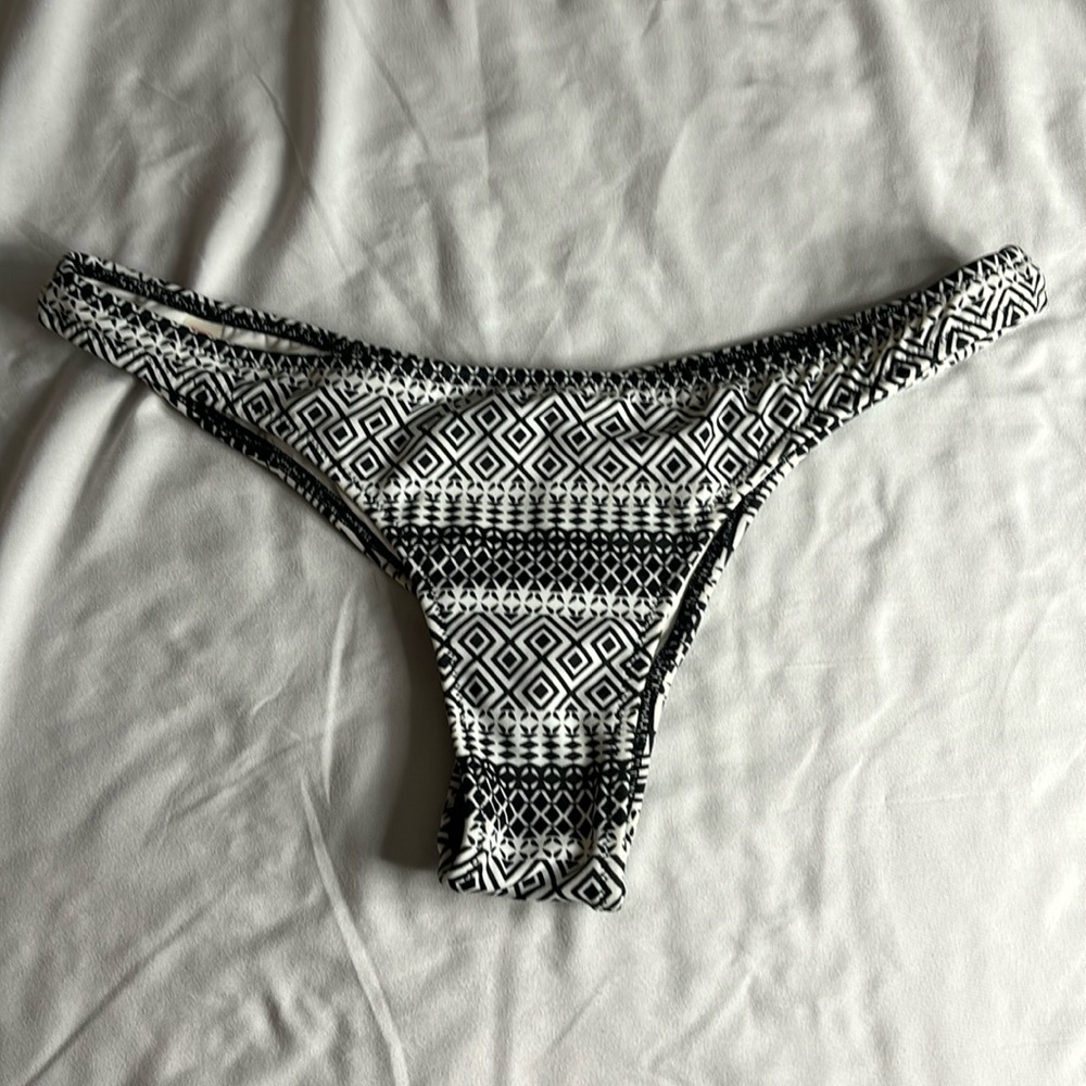 Victoria’s Secret “the itsy” bikini bottom size small